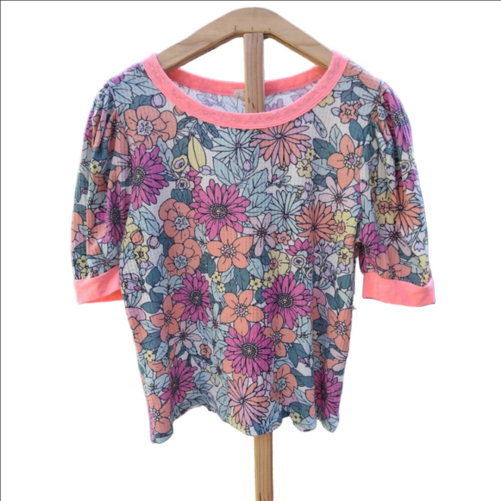 BiB! Multi-color Floral Short Sleeve Tee with Coral Trim Sz.M